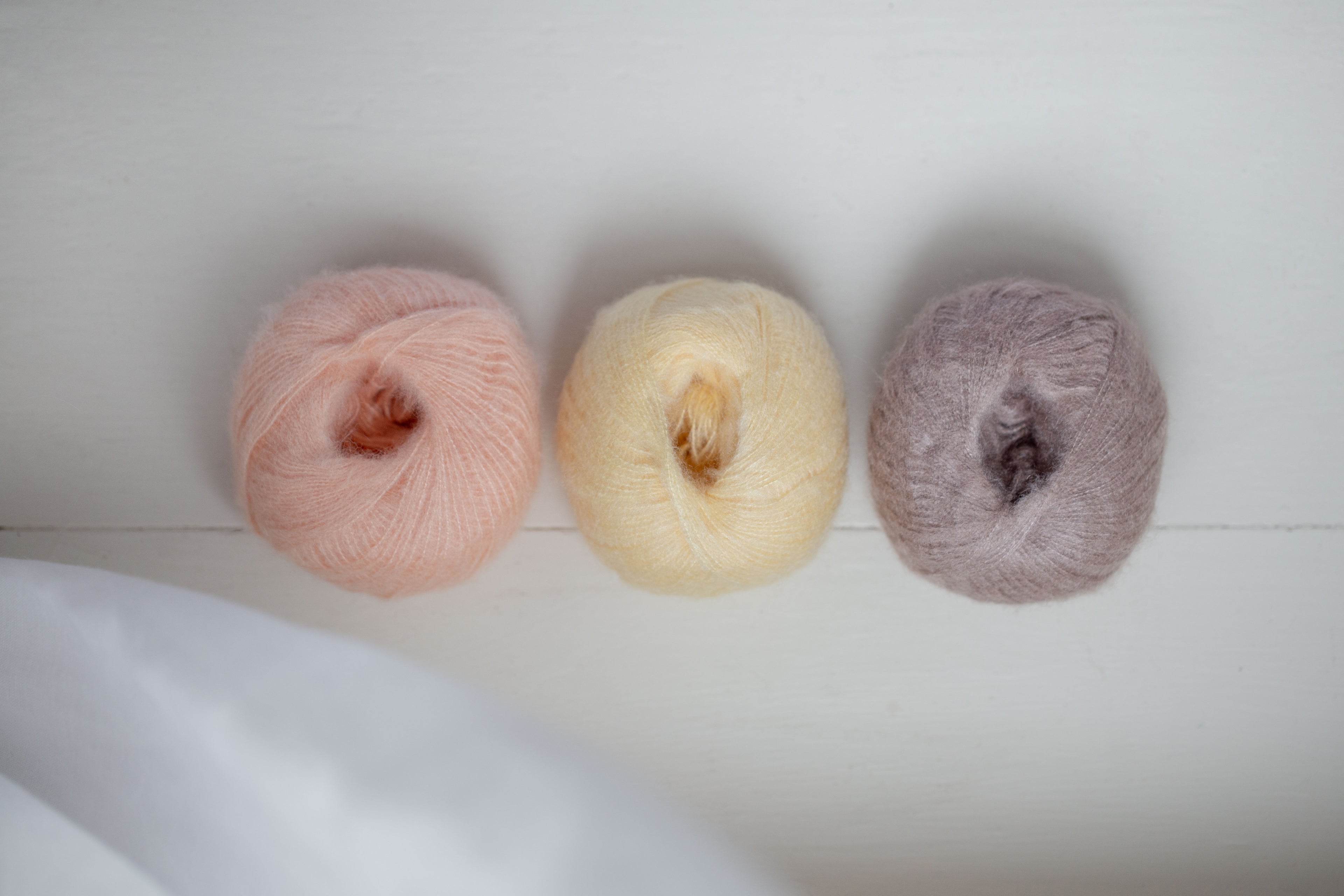 Plain-Material_MG_7567_ea511d0c-0d16-4f89-885d-a340b467a464-Plain Material- silk yarn